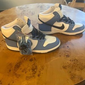 Men’s Nike High Dunk UNC. NEVER WORN size 10